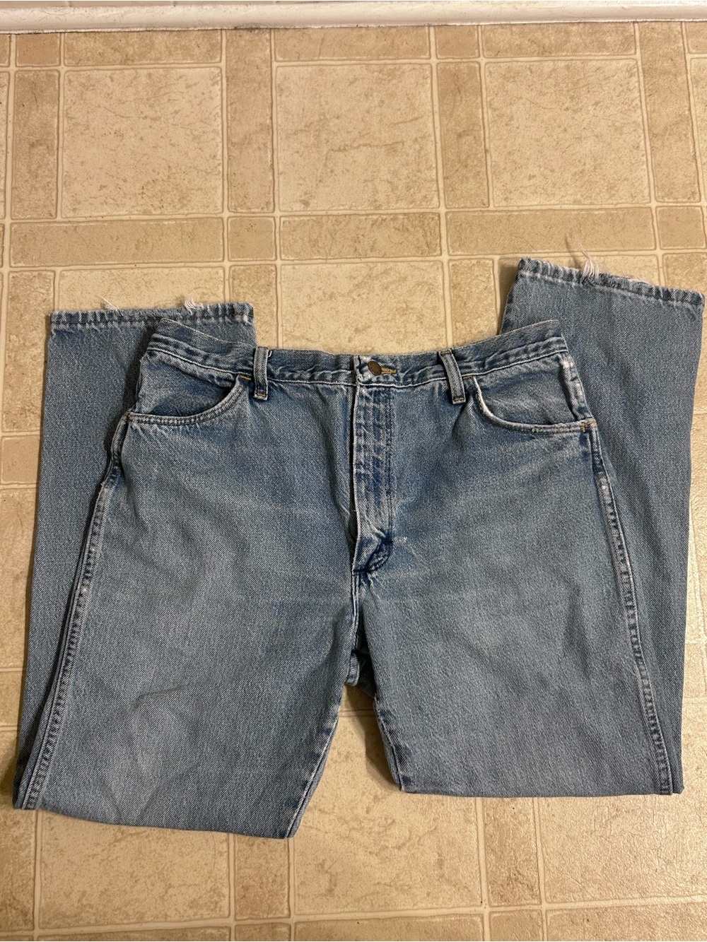 Vintage Rustler Men’s size 36x30 100% Cotton USA Jeans Distressed Hole in Knee